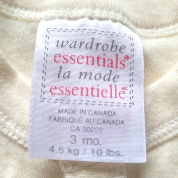 10/$20 ❄️ Wardrobe Essentials Onesie - Picture 3 of 5